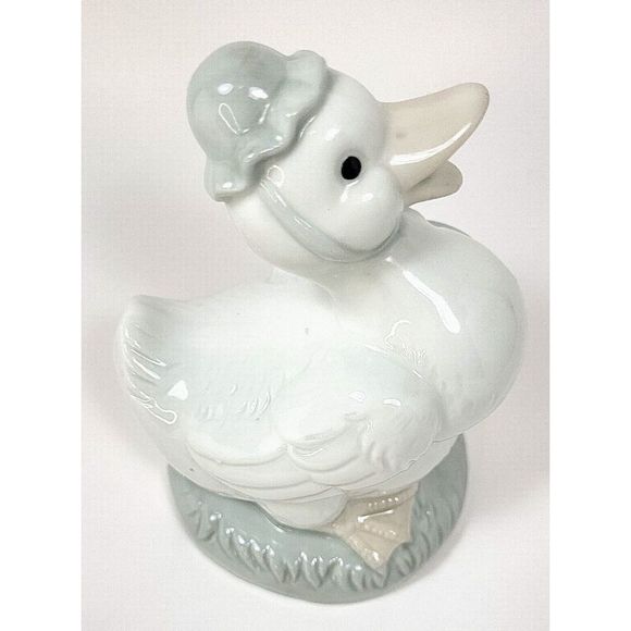Vintage Ceramic Duck Mom with Baby Duckling Figurine Made in Taiwan 5 Inches - Picture 3 of 7